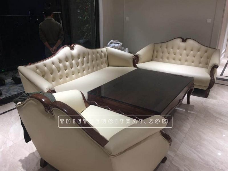 Sofa tân cổ điển có kiểu dáng tân cổ điển Pháp với đặc trưng nút chần cách điệu, tay vai sofa thoải